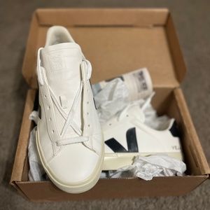 NEW Campo unisex Sneakers size 41 with box